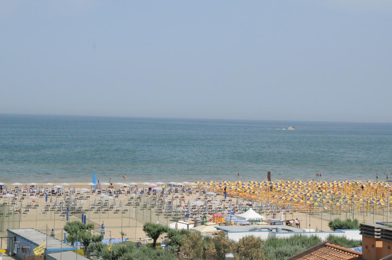 Hotel La Falena Cervia Exterior photo