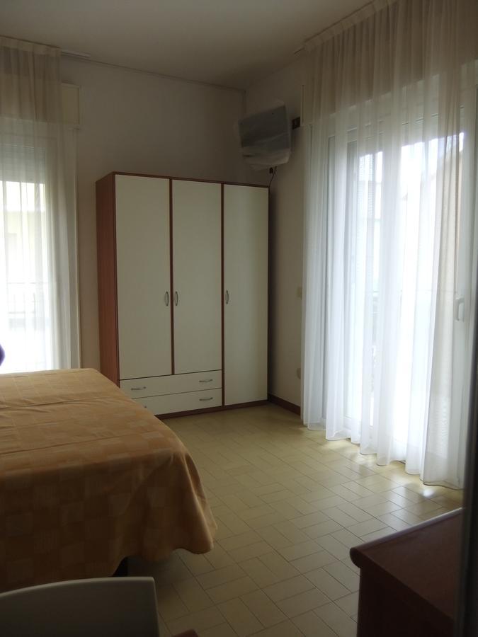 Hotel La Falena Cervia Exterior photo