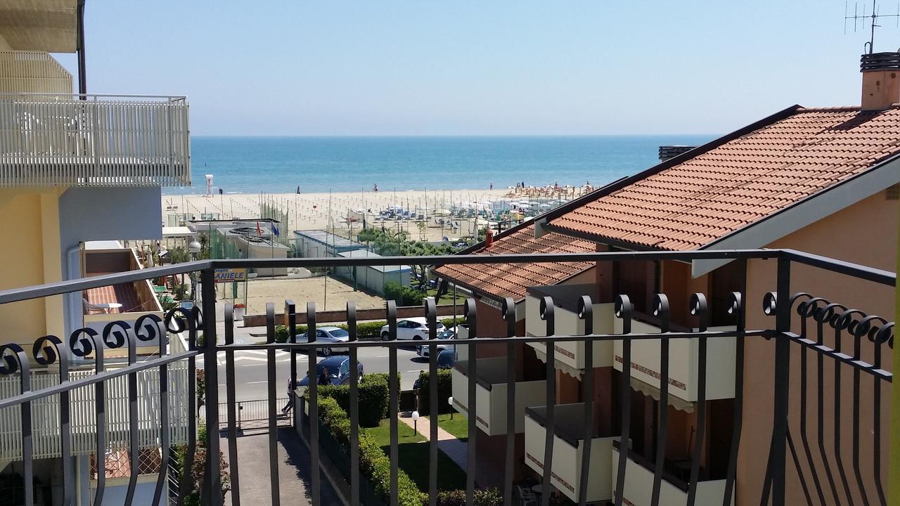 Hotel La Falena Cervia Exterior photo
